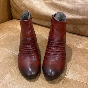 Size US9 / EU40 red/burgundy Pikolinos boots